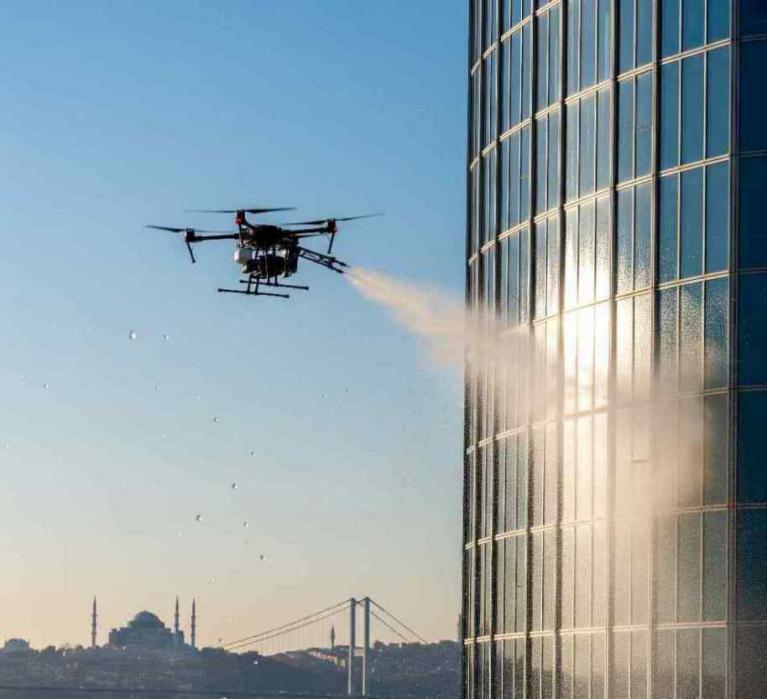 Drone ile yüksek binaların dış cephe cam temizliği hizmetleri