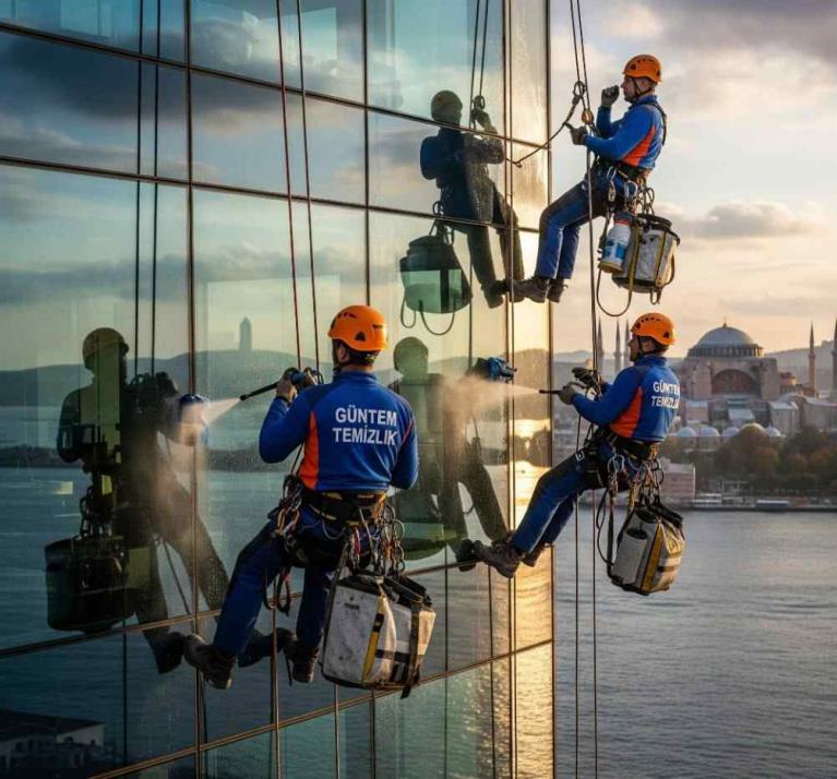İstanbul'da iple erişim yöntemiyle dış cephe temizliği hizmetleri