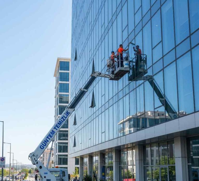 Sepetli platform vinç ile Büyükçekmece dış cephe temizliği