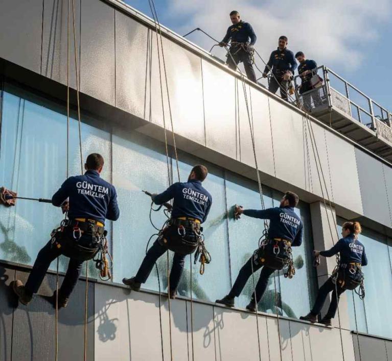 Yüksek binalarda profesyonel dış cephe kompozit temizlik hizmetleri