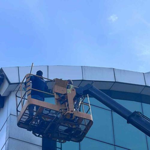 Cam giydirme cephe temizliği